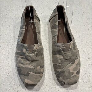Toms | Camouflage Canvas Loafers
